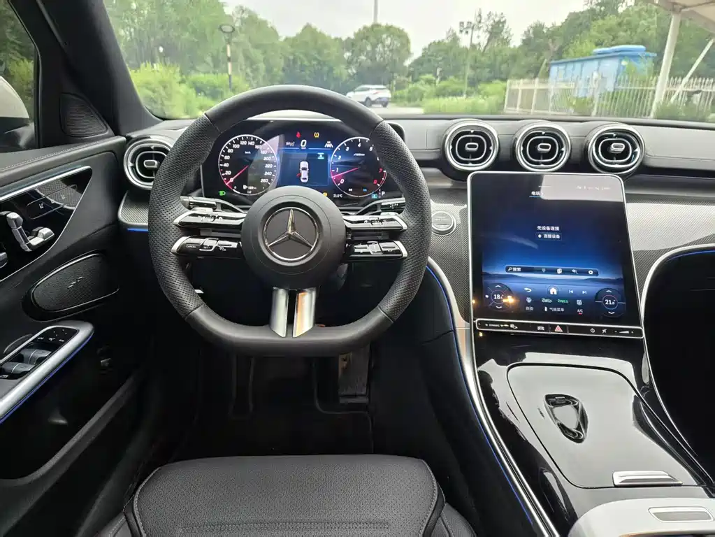 Mercedes-Benz C-Class 2025 — фото 10