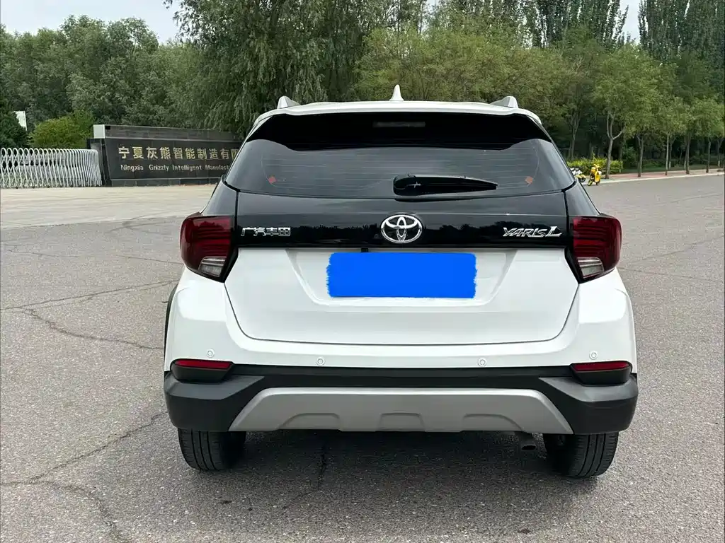 Toyota Yaris L 2022 — фото 5