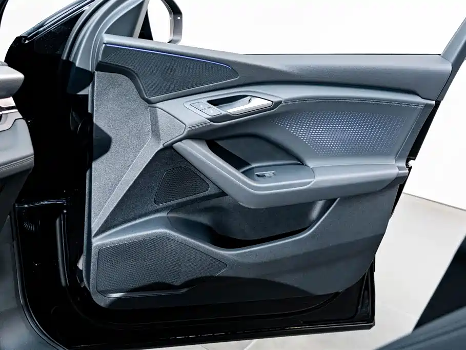 Audi Q6L e-tron 2025 — фото 18