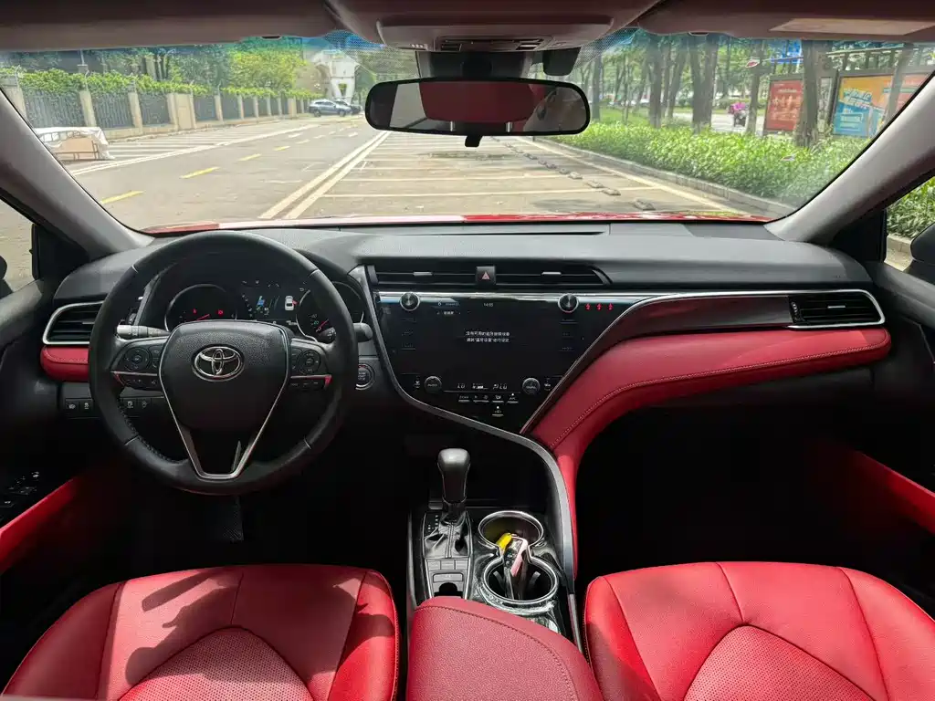 Toyota Camry 2020 — фото 5