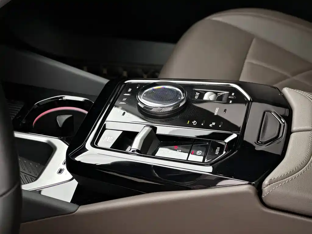 BMW 5 Series 2024 — фото 10