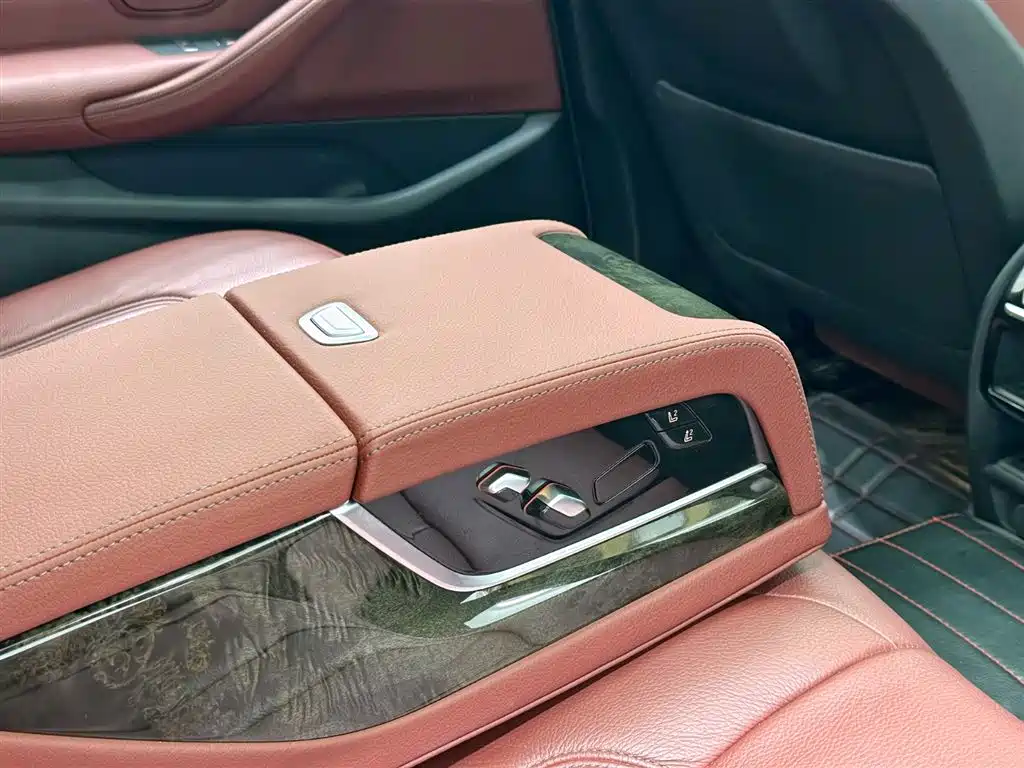 BMW 5 Series 2020 — фото 10