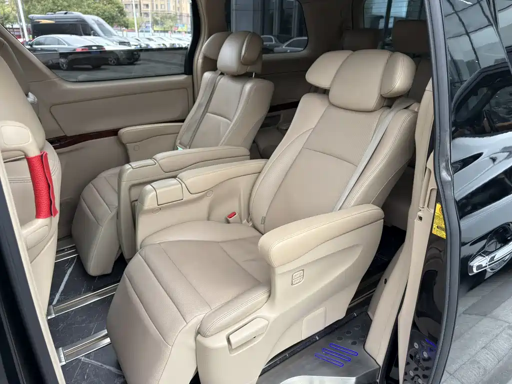 Toyota Alphard 2011 — фото 15