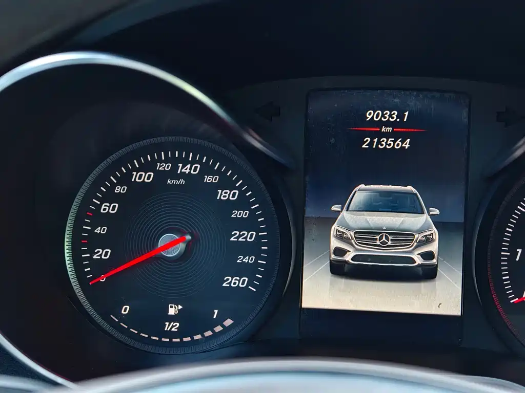 Mercedes-Benz GLC 2018 — фото 16