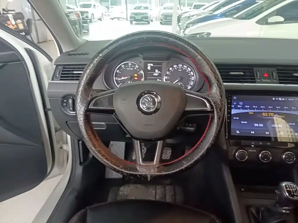 Skoda Octavia 2018 — фото 11
