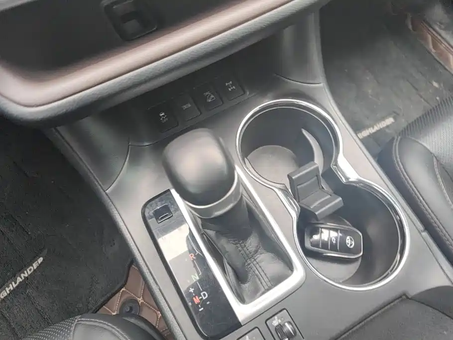 Toyota Highlander 2018 — фото 16