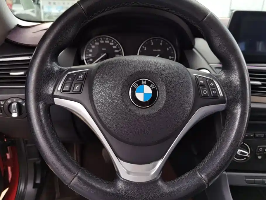 BMW X1 2015 — фото 15