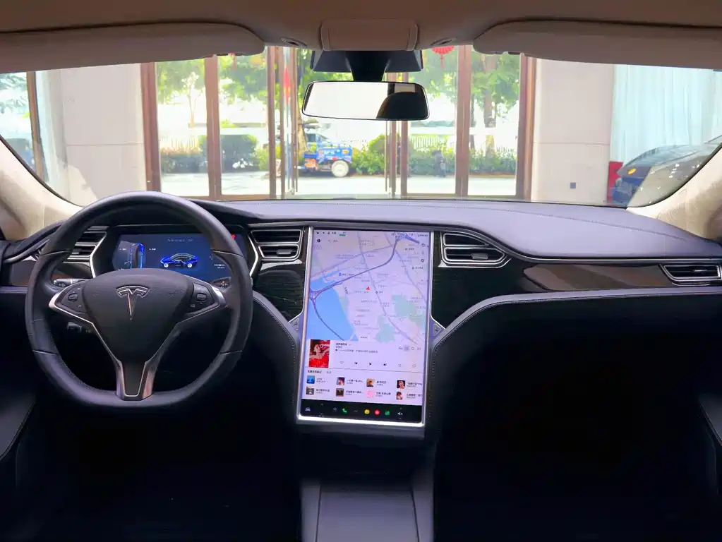 Tesla Model S 2018 — фото 8