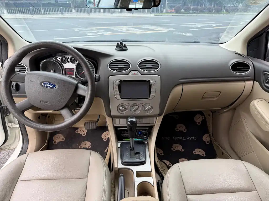 Ford Focus 2014 — фото 11