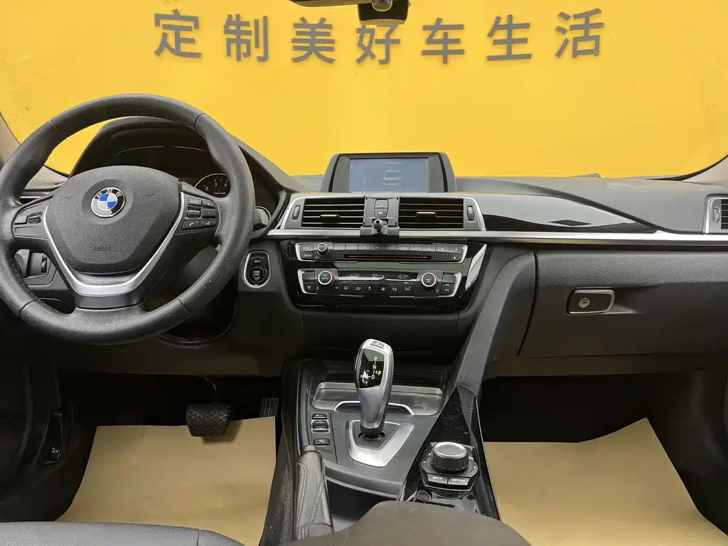 BMW 3 Series 2017 — фото 12