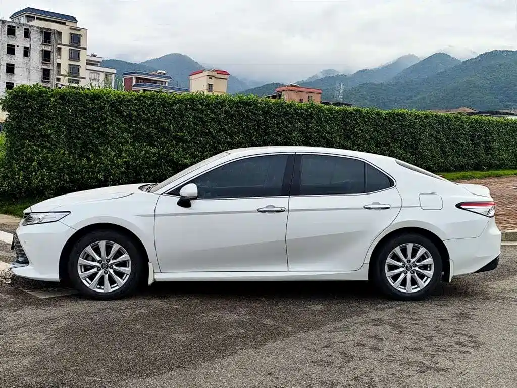 Toyota Camry 2021 — фото 3