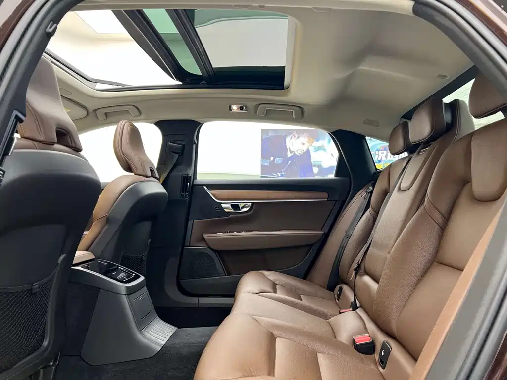 Volvo S90 Plug-In Hybrid 2020 — фото 8