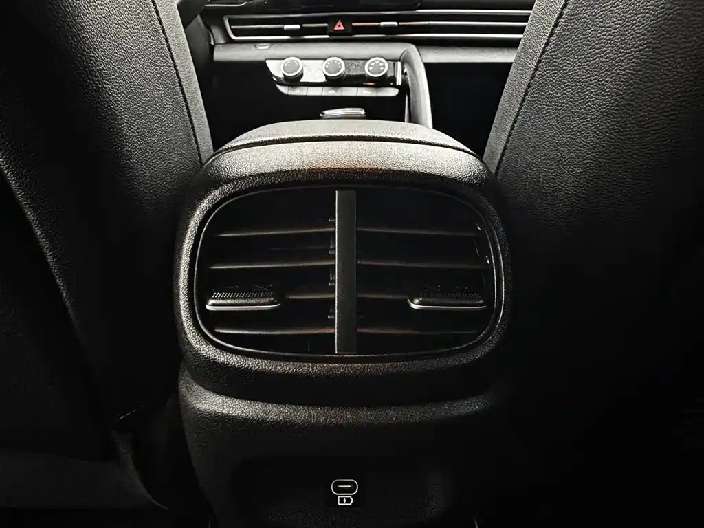 Hyundai Elantra 2024 — фото 18