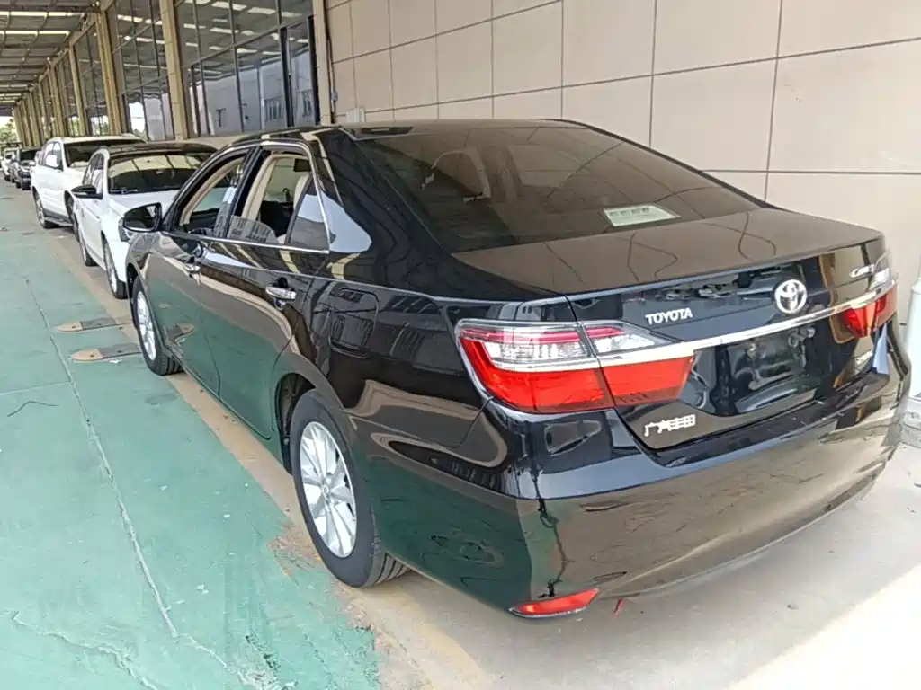 Toyota Camry 2015 — фото 5