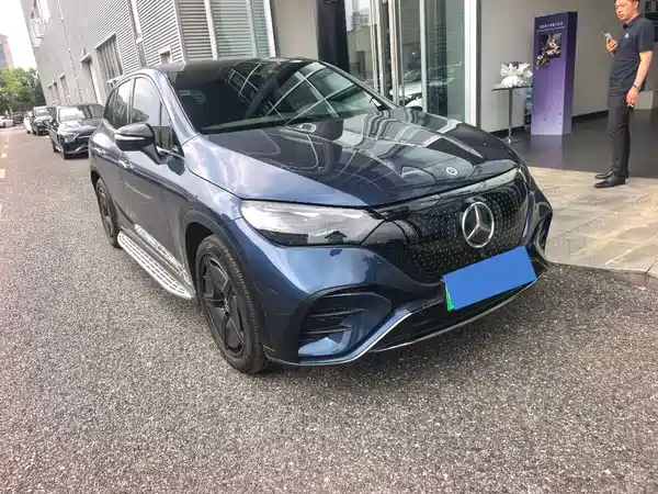 Mercedes-Benz EQE SUV 2025