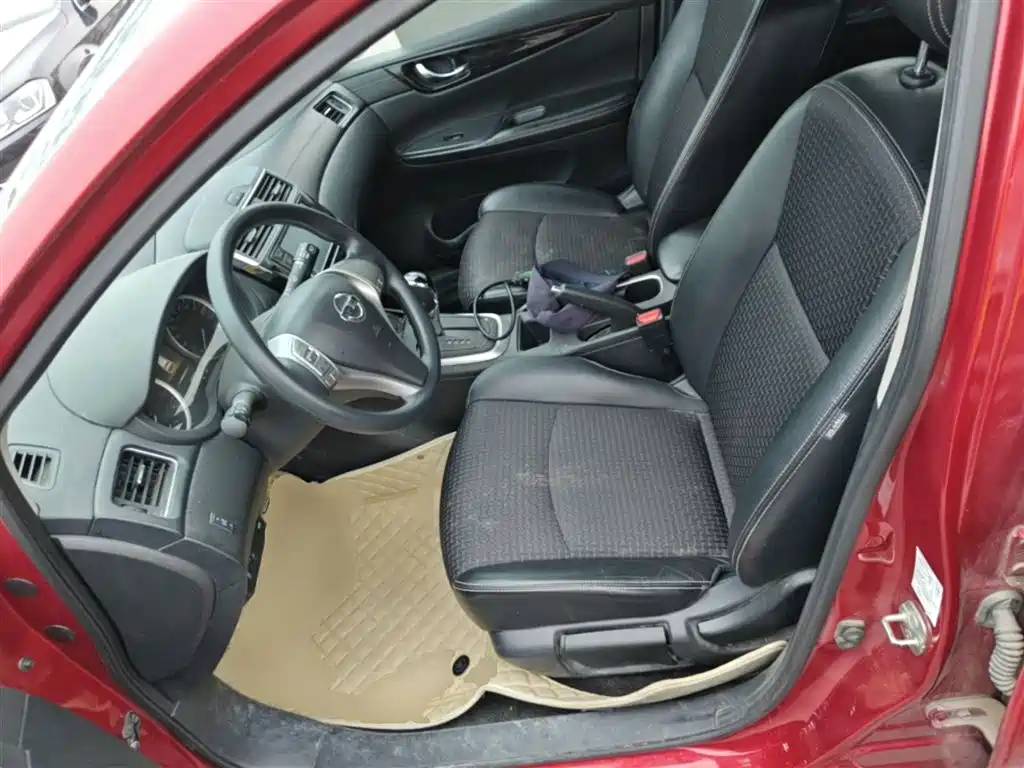 Nissan Tiida 2018 — фото 15