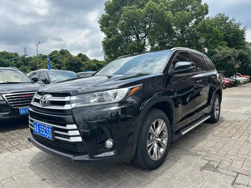 Toyota Highlander 2021 — фото 1