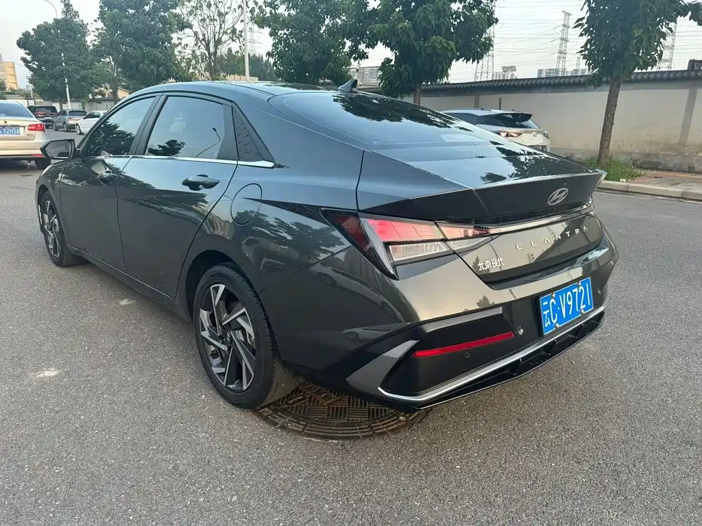 Hyundai Elantra 2023 — фото 12