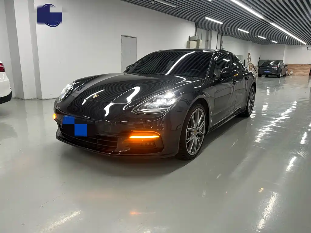 Porsche Panamera 2020 — фото 1