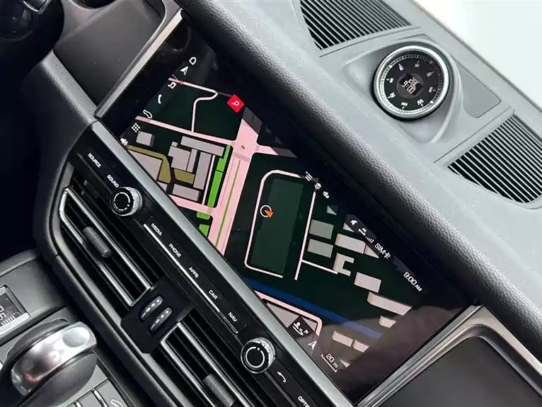 Porsche Macan 2021 — фото 16