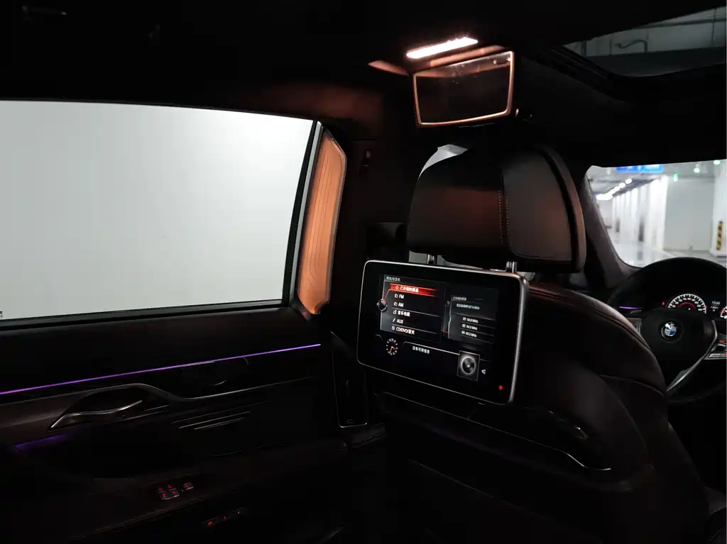 BMW 7 Series 2018 — фото 27