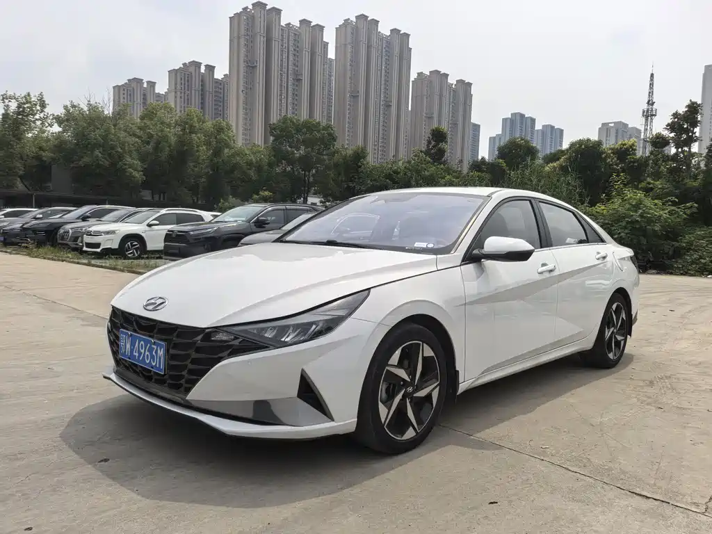 Hyundai Elantra 2022 — фото 1
