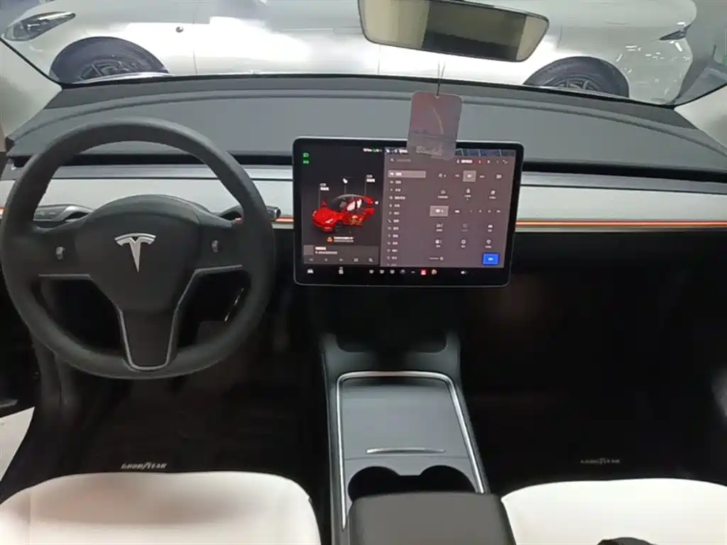 Tesla Model Y 2024 — фото 10
