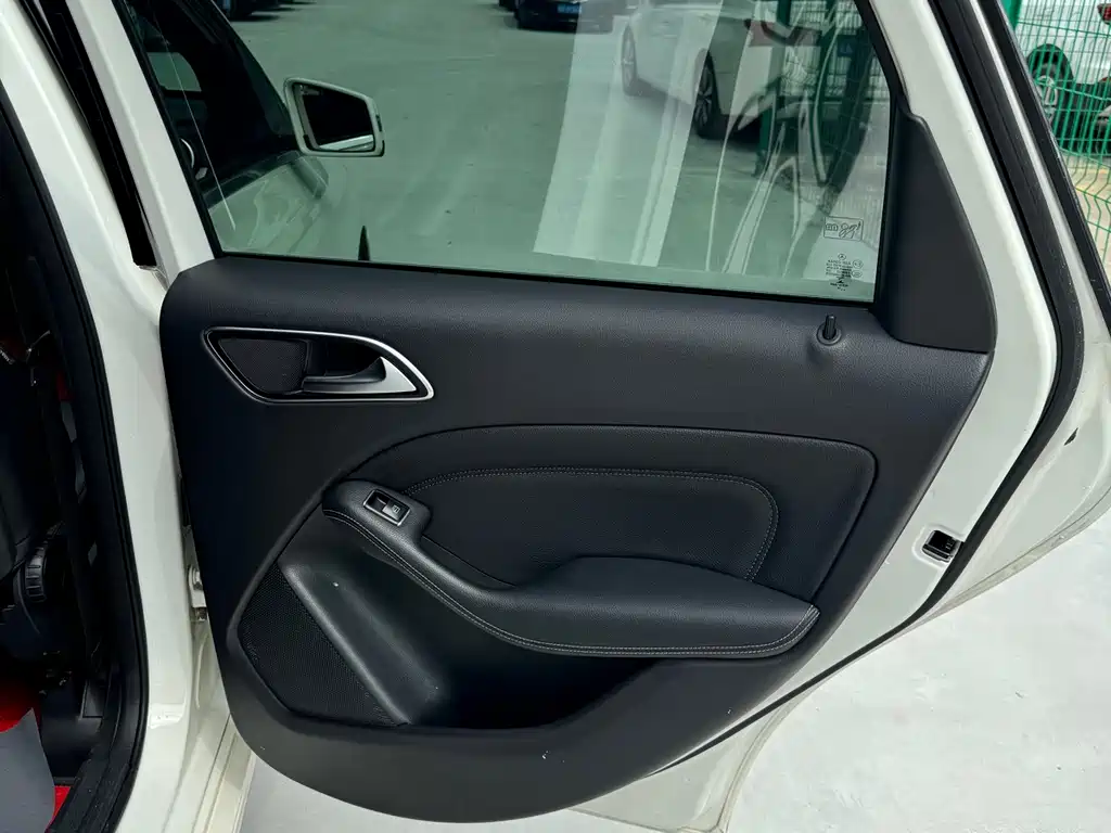 Mercedes-Benz B-Class 2017 — фото 11