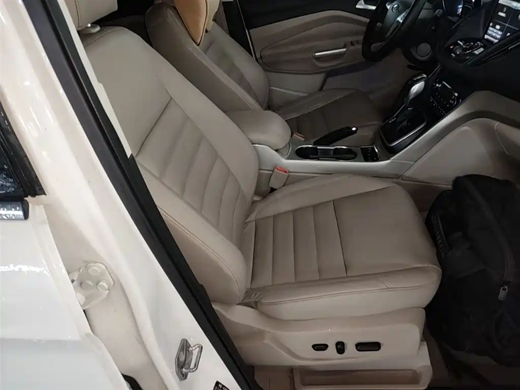 Ford Kuga 2015 — фото 25