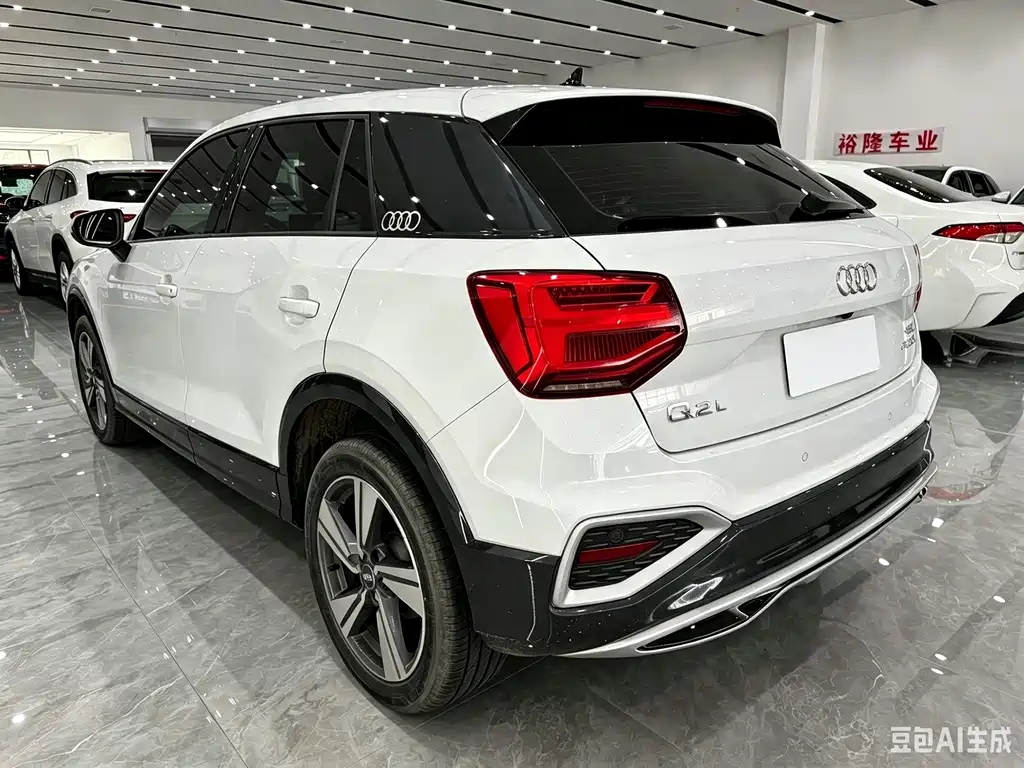 Audi Q2L 2023