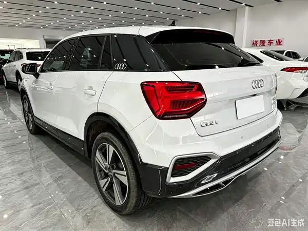 Audi Q2L 2023