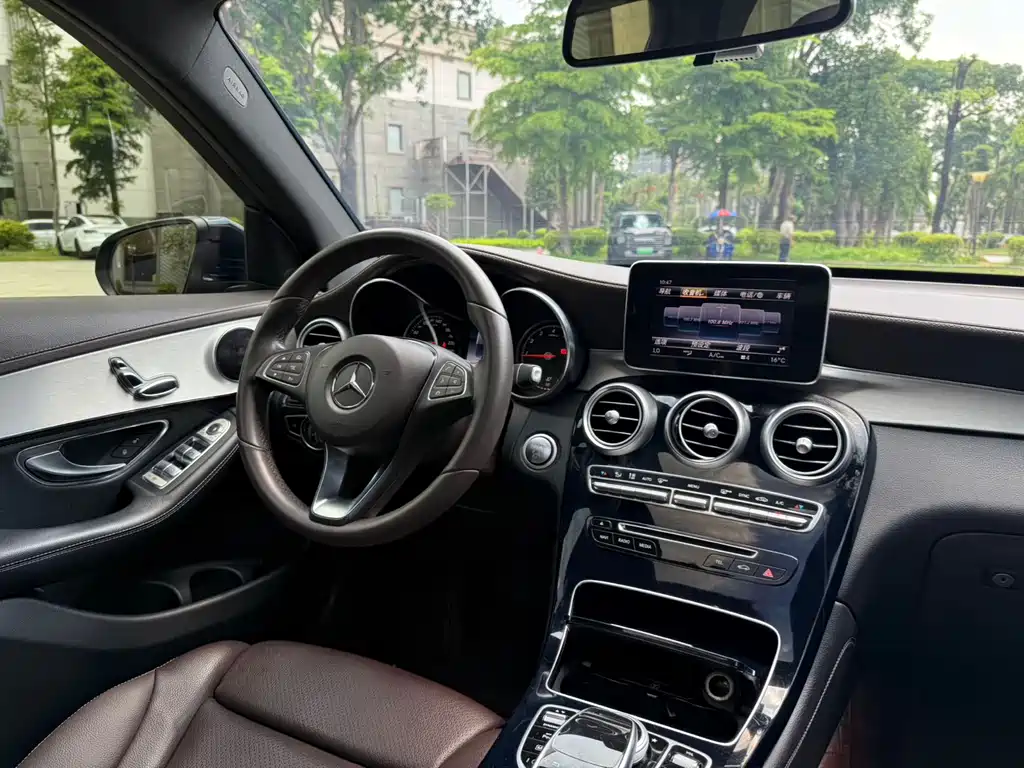 Mercedes-Benz GLC 2018 — фото 11