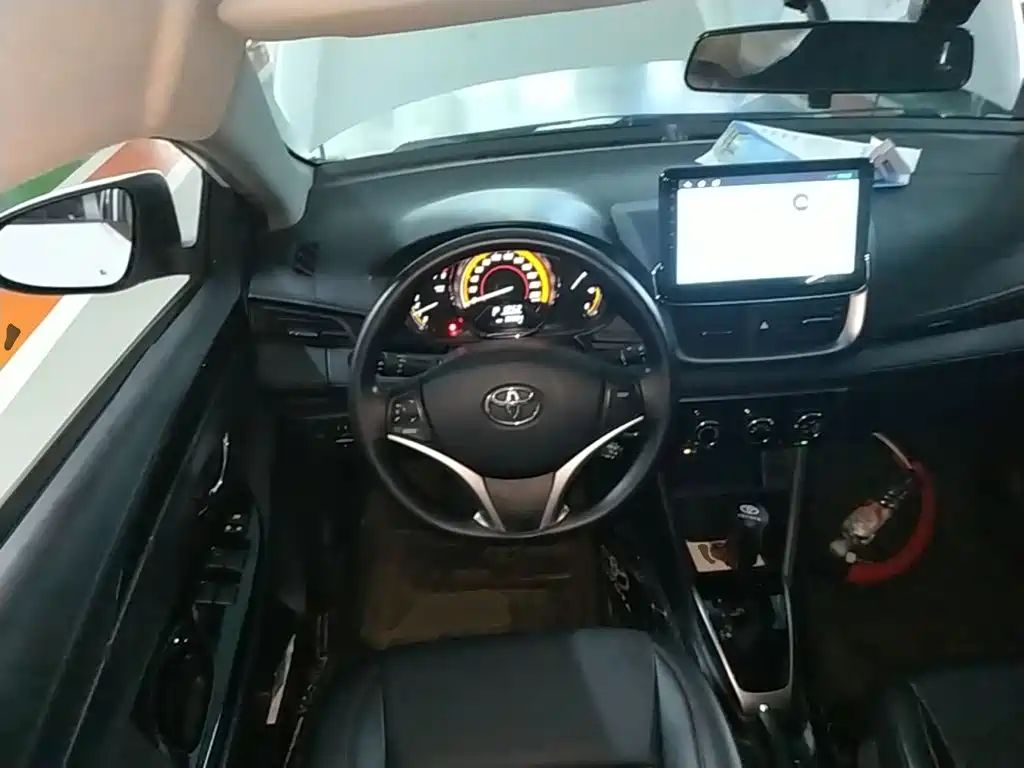 Toyota Yaris L 2023 — фото 11