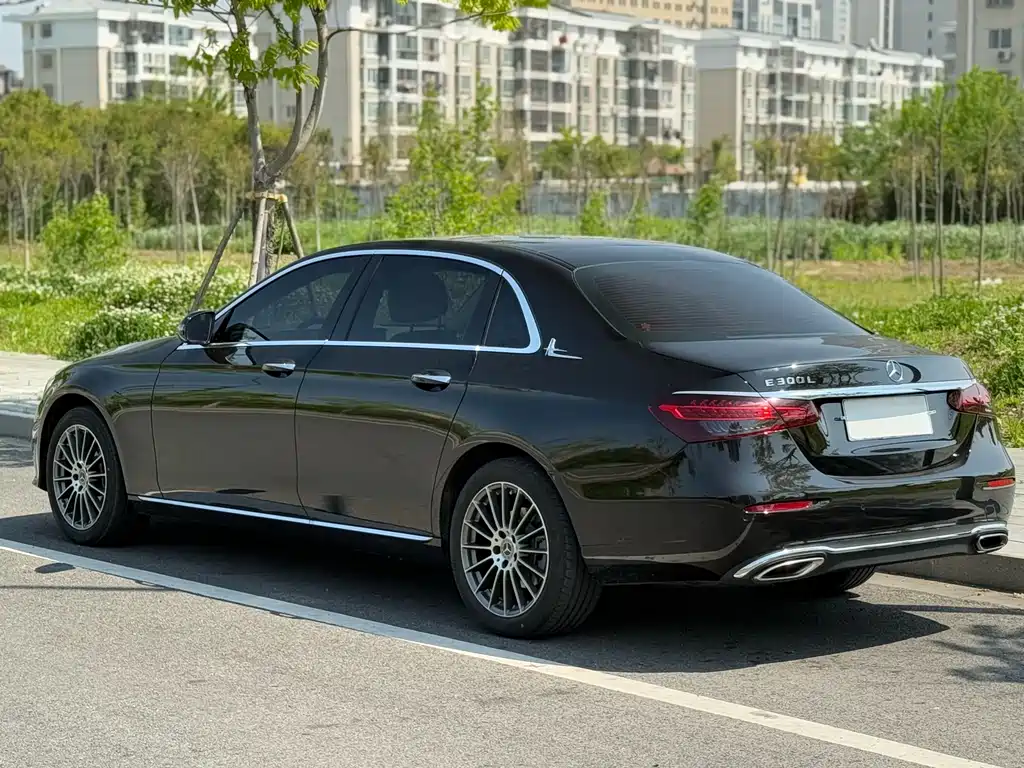 Mercedes-Benz E-Class 2023 — фото 11