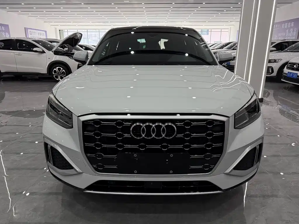 Audi Q2L 2023