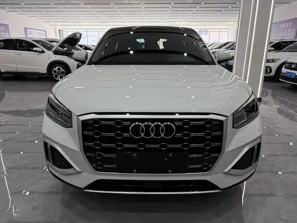 Audi Q2L 2023