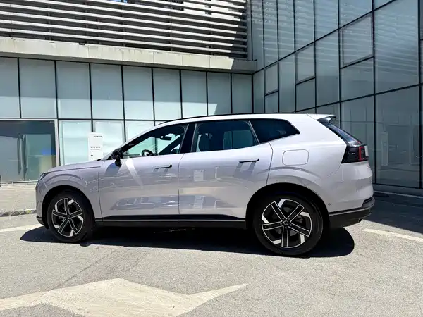 Volvo XC70 Plug-In Hybrid 2025