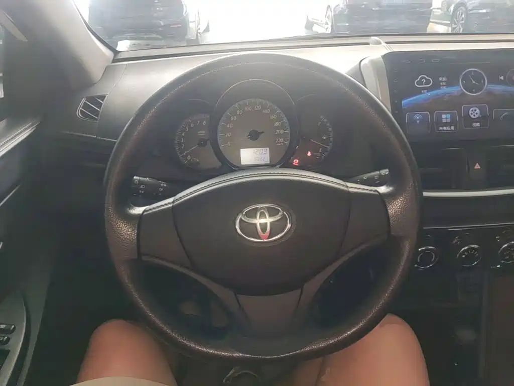 Toyota Yaris L 2019 — фото 11