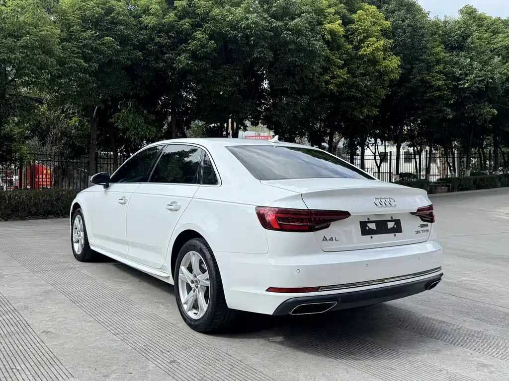 Audi A4L 2019