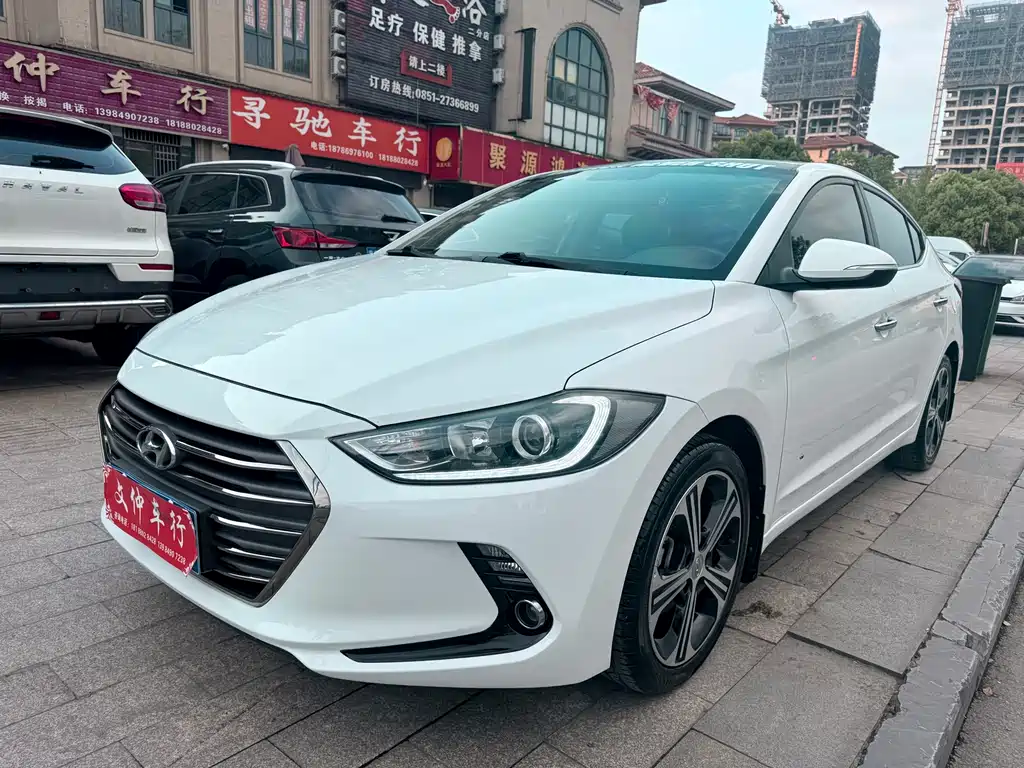 Hyundai Elantra 2019 — фото 1