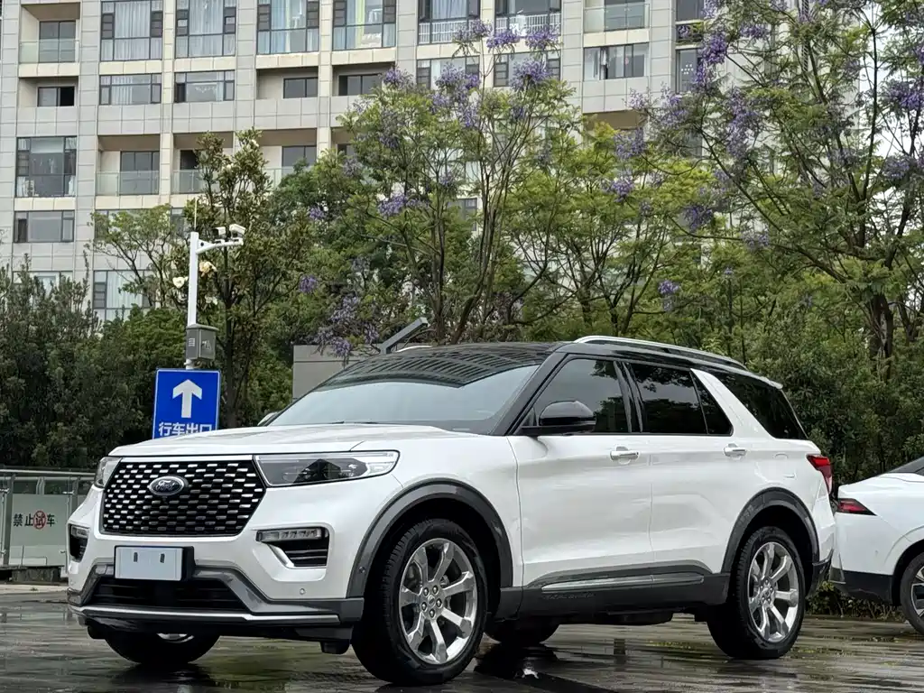 Ford Explorer 2020 — фото 1