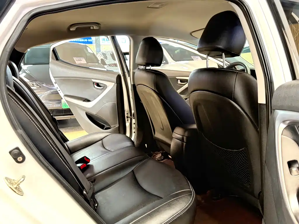 Hyundai Elantra Langdong 2018 — фото 12