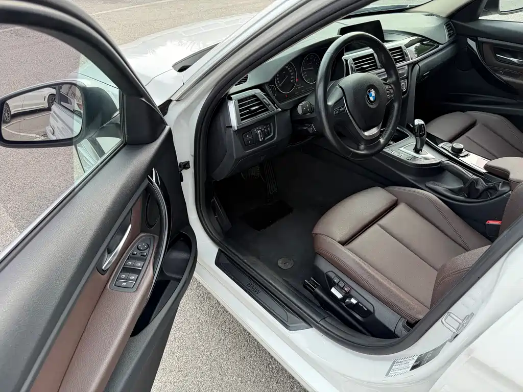 BMW 3 Series 2018 — фото 10