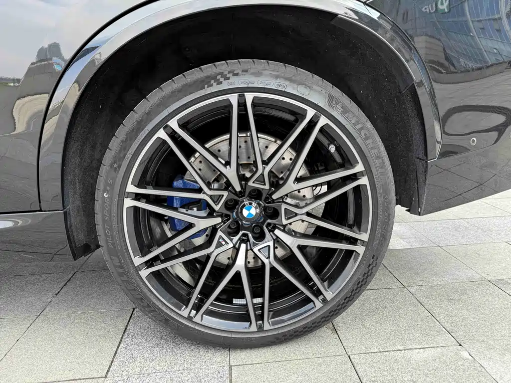 BMW X5 M 2023 — фото 11