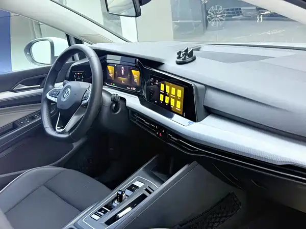 Volkswagen Golf 2024