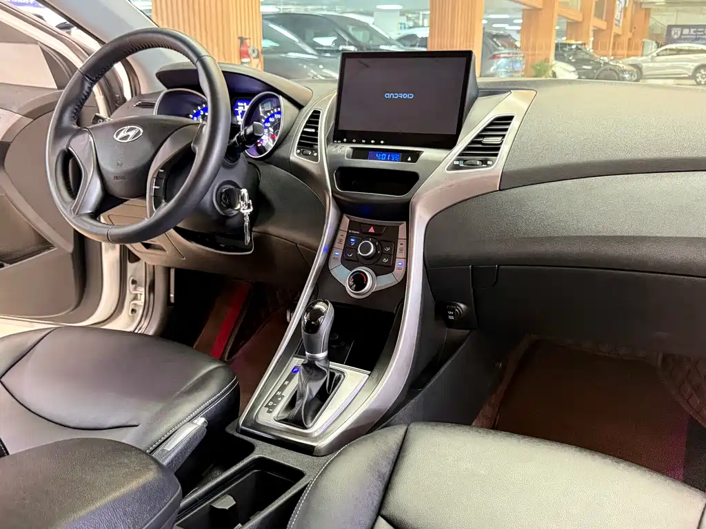 Hyundai Elantra Langdong 2018 — фото 13
