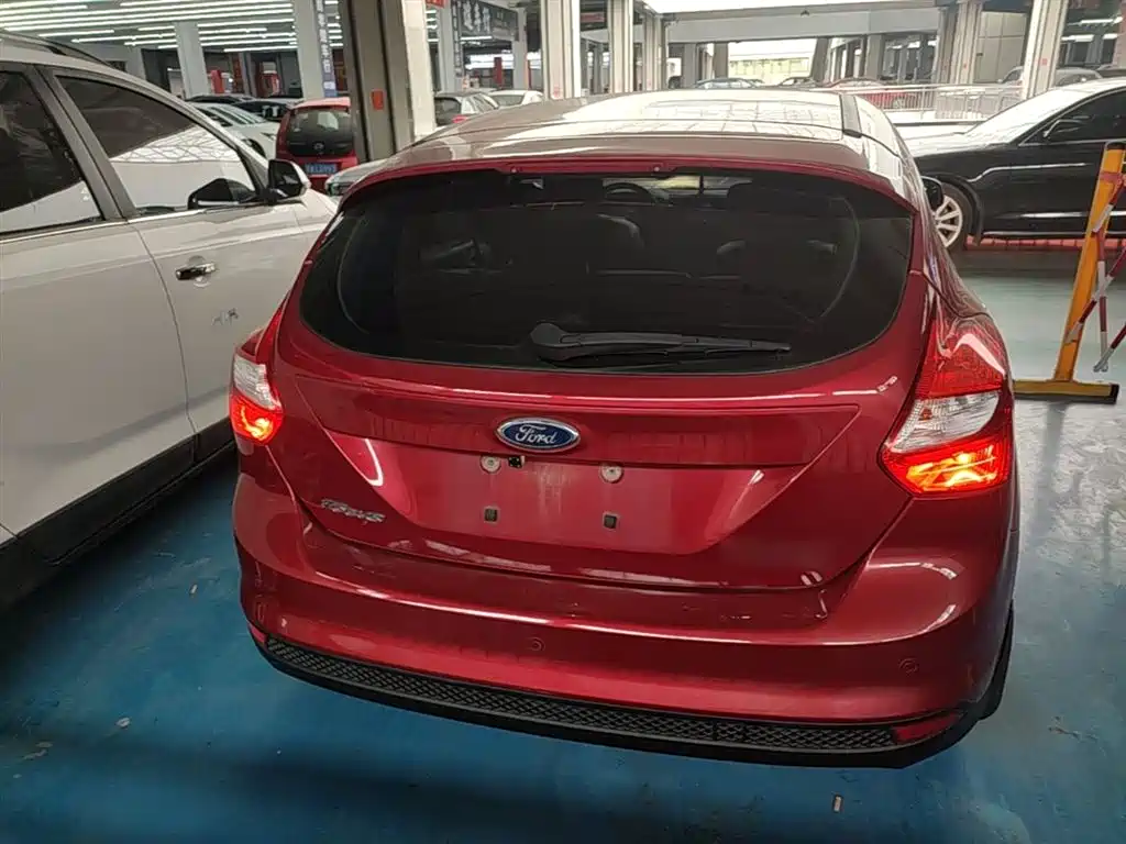 Ford Focus 2015 — фото 5