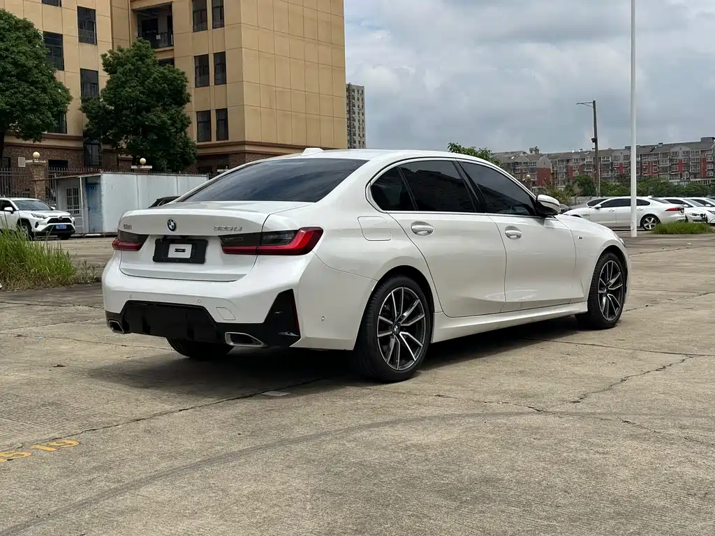BMW 3 Series 2025 — фото 10