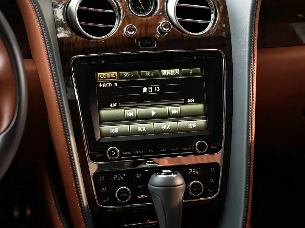 Bentley Flying Spur 2018 — фото 14