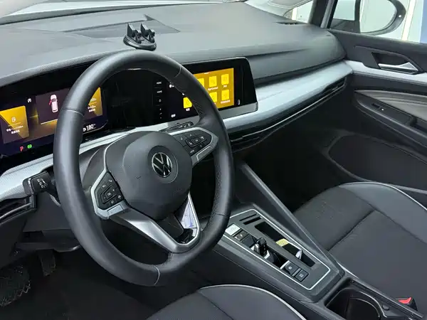 Volkswagen Golf 2024